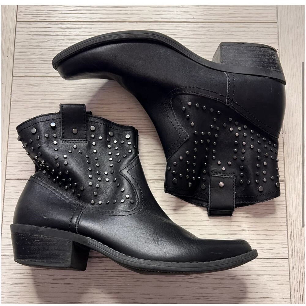 Dingo Black Studded Ankle Booties